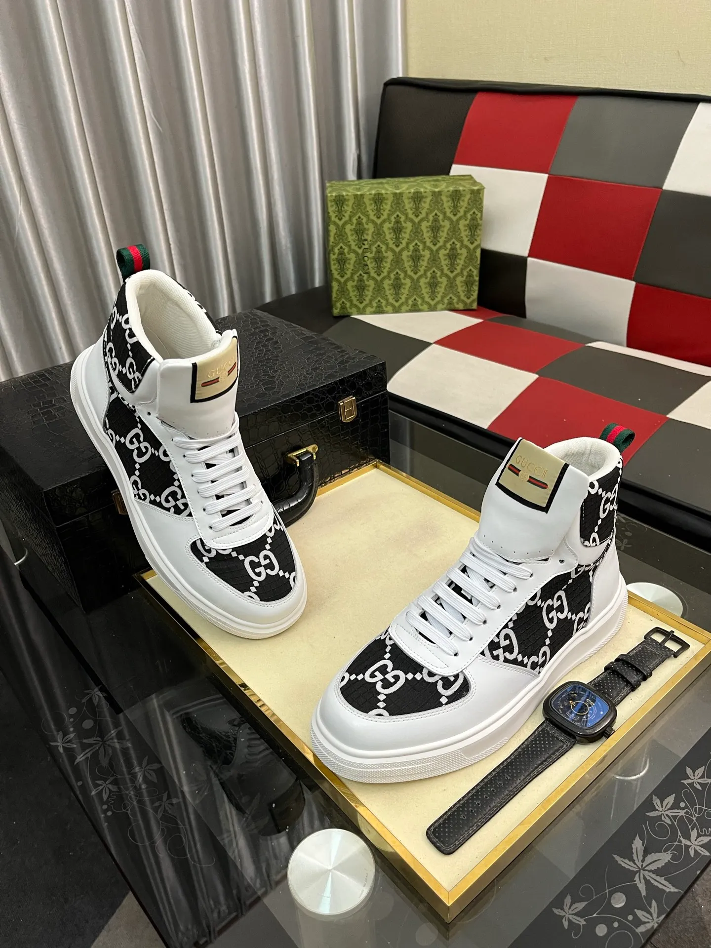 Men's shoes 💰440⌚️⌚️ Gucci •Gucci original quality. ~ Unique modern style sneakers. 🏃A must-have casual shoe for trendy men😍😍 Original brand imported from Italy, imported original leather, sheep lining (refuses to discolor and grind feet) Sole: Original sole provided by the original factory, French lazy style design ⚠️Fit to the feet, original quality attached, super comfortable original sole, size: 38-443️⃣Colors available